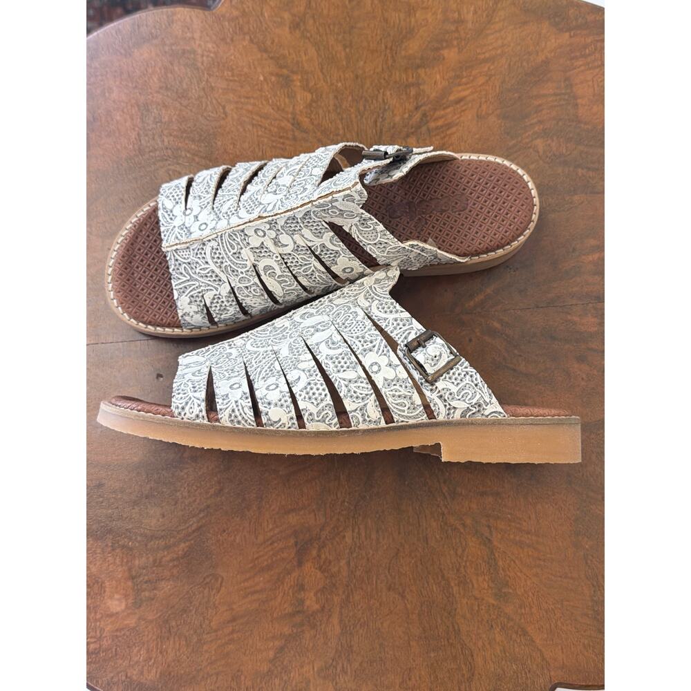 NWT Casta Sundance Iza White Sandal w/ Floral PatternSize 41 #0583 - Picture 4 of 5